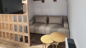 Deluxe Dört Kişilik Oda | Masa, ücretsiz kablosuz İnternet 
