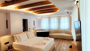 Luxury Süit, Şehir Manzaralı | Masa, ücretsiz kablosuz İnternet 