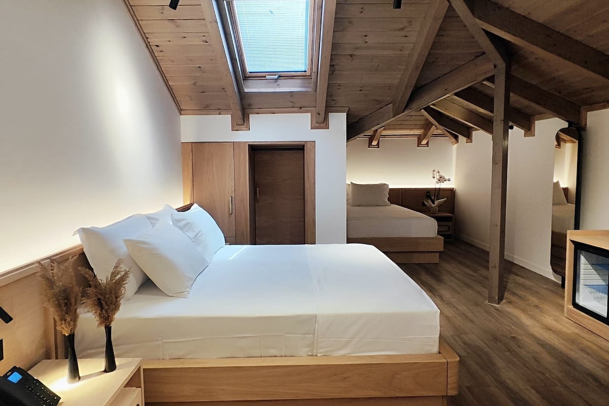 Deluxe-Dreibettzimmer | Schreibtisch, kostenloses WLAN
