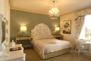 Deluxe Double Room, Sea View | Peti besi dalam bilik, seterika/papan seterika, Wi-fi percuma 