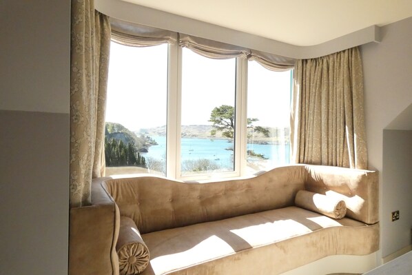 Luxury Suite, Sea View | Living area