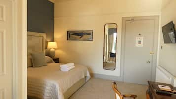 Kahden hengen deluxe-huone, osittainen merinäköala | Tallelokero huoneessa, silitysrauta/-lauta, ilmainen Wi-Fi