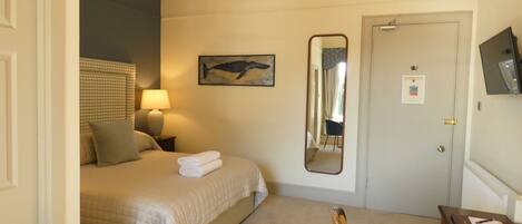 豪華雙人房, 部分海景 | 客房內保險箱、熨斗/熨衣板、免費無線上網