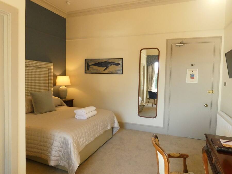 Deluxe Double Room, Partial Sea View | Premium bedding, Tempur-Pedic beds, in-room safe, individually decorated