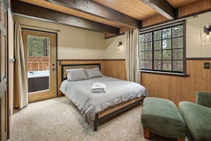 Signature Cabin, 3 Bedrooms, Non Smoking, Kitchen | Individually decorated, individually furnished, laptop workspace