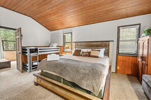 Individually decorated, individually furnished, laptop workspace - Pine View Escape (Big Bear City)