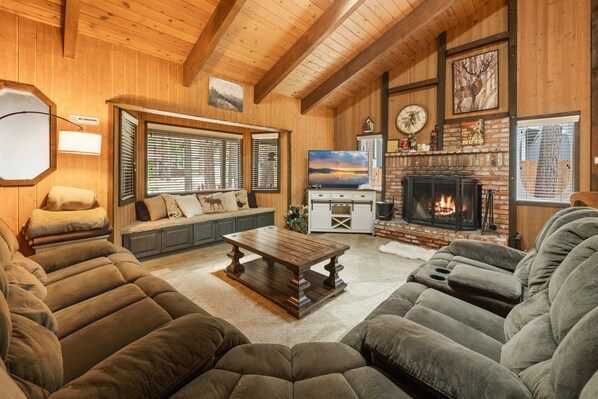 Signature Cabin, 3 Bedrooms, Non Smoking, Kitchen | Living room | 35-inch Smart TV with digital channels, fireplace, ping pong - Pine View Escape (Big Bear City)