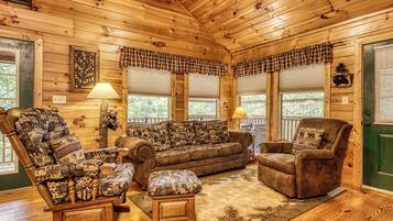 Televisión y chimenea