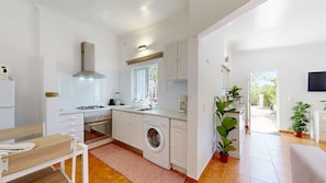 Fridge, microwave, oven, coffee/tea maker