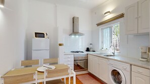 Fridge, microwave, oven, coffee/tea maker