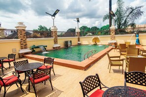 Outdoor pool - IMMACULATE ROYAL INTERNATIONAL HOTEL (Owerri)