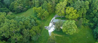 3-bedroom house in charming Knoxville, .4 miles from the lake. Close to UT!