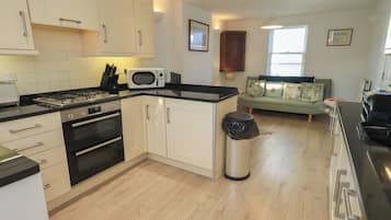 Dishwasher, cookware/dishes/utensils
