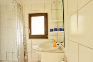 Douche, sèche-cheveux