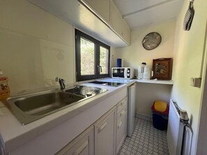 Fridge, microwave, coffee/tea maker, cookware/dishes/utensils