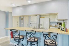 Microwave, oven, stovetop, dishwasher - 2BR Condo - Paradise Found Beach Front Complex! Miles of walkable Beach (Madeira Beach)