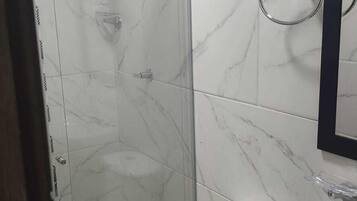 Apartaestudio 401 | Bathroom