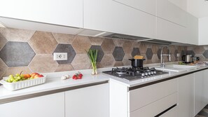 Fridge, microwave, oven, stovetop - Italianway Collection - Panfilo Castaldi 28 (Milan)