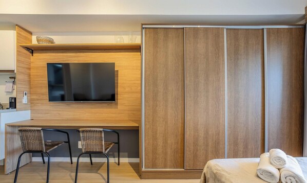 Basic Apartment | 1 bedroom, free WiFi - Apt w/ Balcony, Minutes From the Subway Ctb2405 (São Paulo)