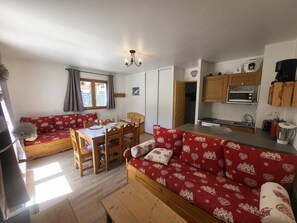 Living area - 20m from ski slopes, 1st floor, view ski slopes, terrace, tv, ski locker, 30m², Montgenèvre (Montgenèvre)