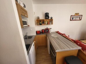 Refrigerador, microondas, horno y lavavajillas 