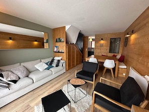 Living area - 2nd floor, view resort, terrace, balcony, parking, tv, ski locker, 80m², Vars (Vars)