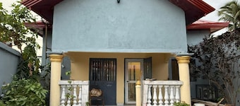 Charming 2-bedroom house in wonderful Conakry with AC