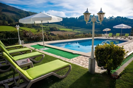 Pool. Villa 'Casa Dos Leões' with Mountain View, Private Pool and Wi-Fi