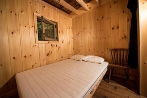 2 bedrooms - Isolated eco-lodge in the middle of nature: Le Renard (Saint-Étienne-de-Bolton)