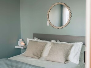 4 bedrooms, desk, WiFi, bed sheets - Le Selby | Waterfront Escape, Views & Vineyards (Dunham)