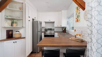 Frigorífic, microones, forn i placa de cuina