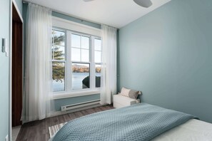 4 bedrooms, desk, WiFi, bed sheets