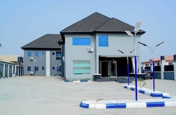 Front of property - Mainstay Luxury Apartments (Ibadan)