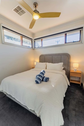 3 bedrooms, WiFi, bed sheets