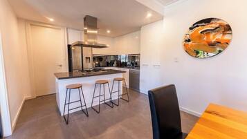 Oven, dishwasher, coffee/tea maker