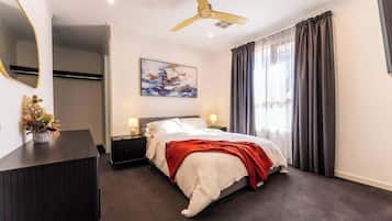 Travel cot, WiFi, bed sheets