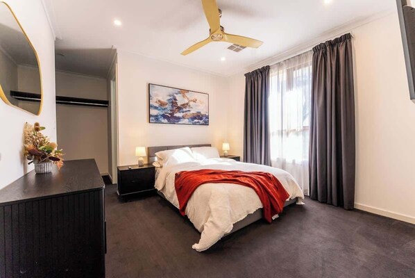 3 bedrooms, WiFi, bed sheets