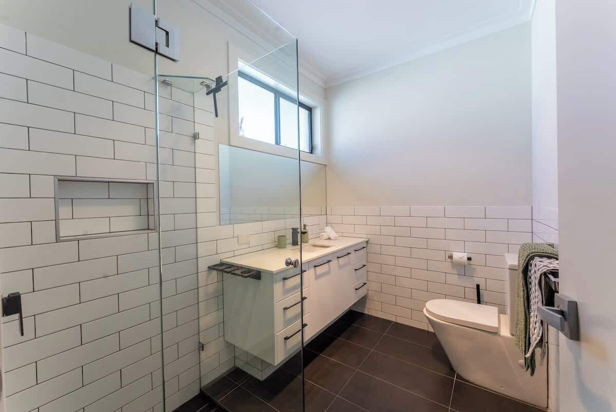 Shower, hair dryer, towels, shampoo