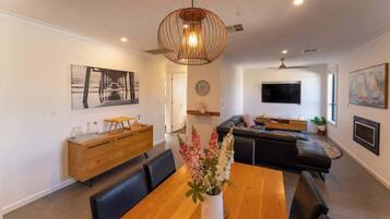 TV, fireplace