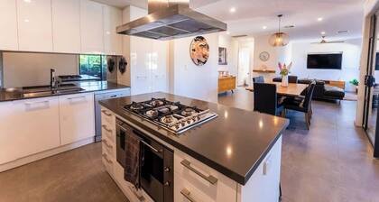 Grange Retreat - Beach, BBQ