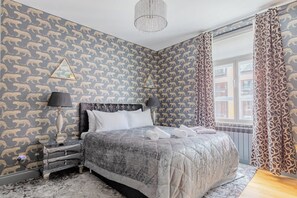 1 bedroom, iron/ironing board, internet, bed sheets