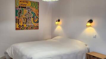 5 slaapkamers, een strijkplank/strijkijzer, wifi, beddengoed