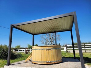 Property grounds - Lady Rose room (Maisonnais)