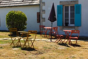 Outdoor dining - The signature suite (Maisonnais)