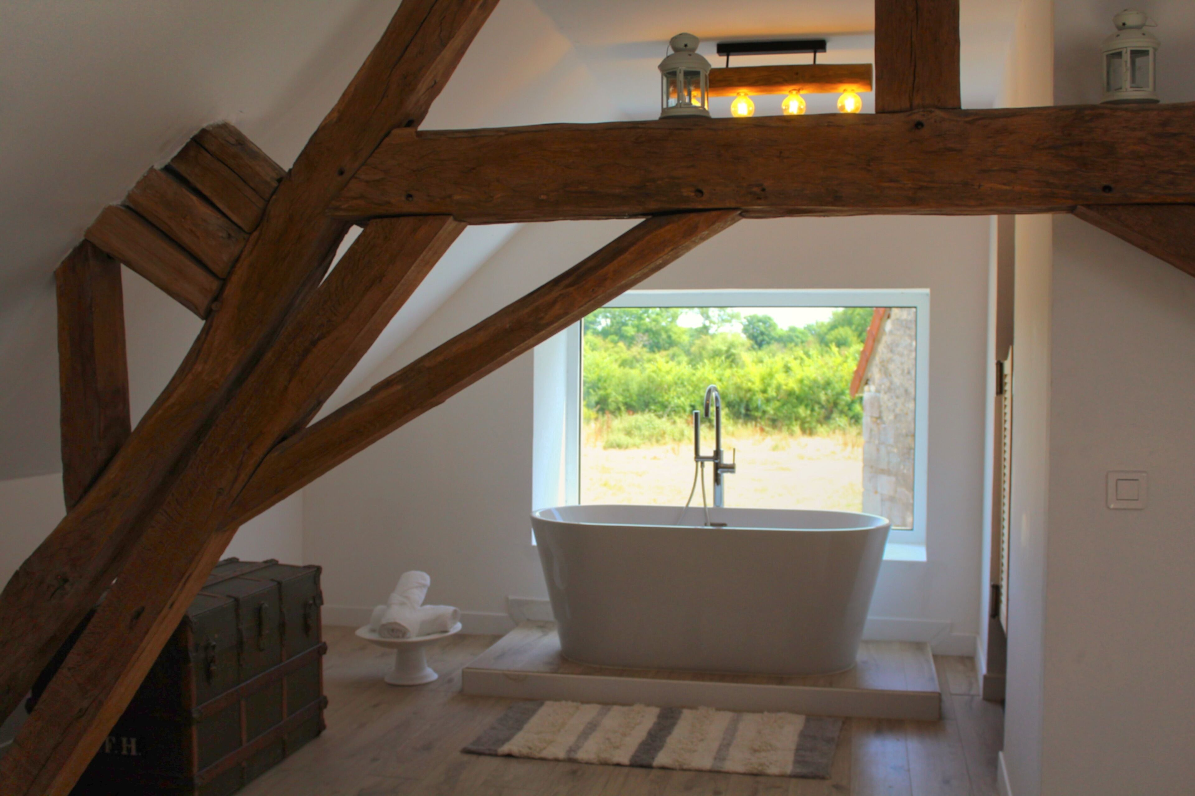 Douche, serviettes fournies, savon, papier toilette