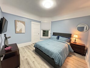 3 bedrooms, desk, iron/ironing board, free WiFi