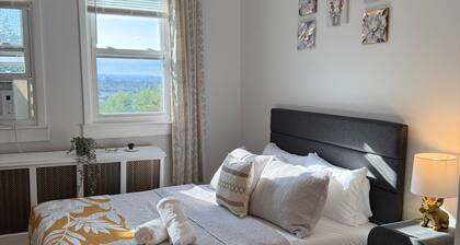 Vibrant 3-BED Stay In Great Neighborhood Near NYC