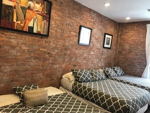 Iron/ironing board, internet, bed sheets - Manhattan Studio Near Empire State Building (New York)