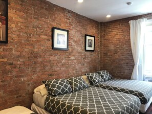Iron/ironing board, internet, bed sheets - Manhattan Studio Near Empire State Building (New York)