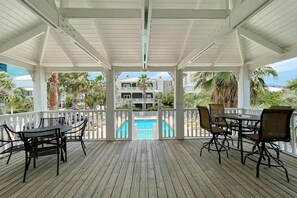 تناول الطعام بالخارج